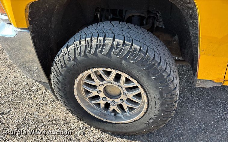 image for item ER4772 2016 Chevrolet Silverado 3500HD utility bed pickup truck