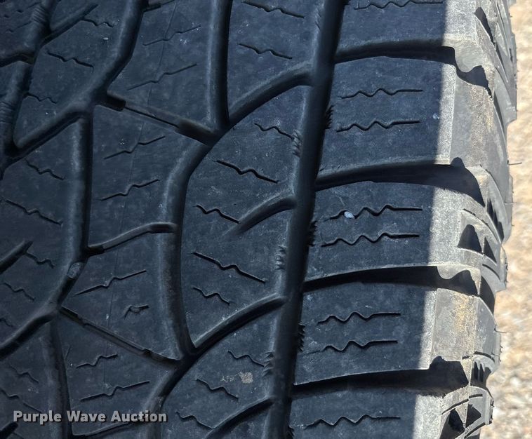 image for item ER4772 2016 Chevrolet Silverado 3500HD utility bed pickup truck