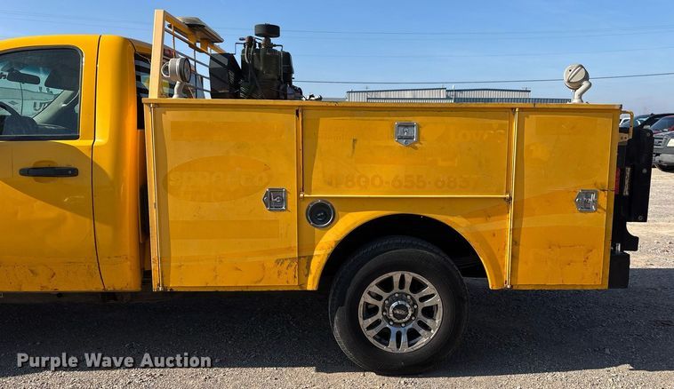 image for item ER4773 2012 Chevrolet Silverado 2500HD utility bed pickup truck