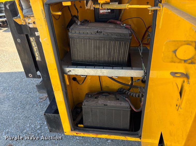 image for item ER4773 2012 Chevrolet Silverado 2500HD utility bed pickup truck