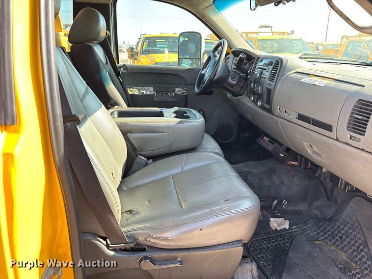 image for item ER4773 2012 Chevrolet Silverado 2500HD utility bed pickup truck