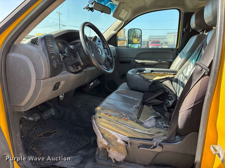 image for item ER4773 2012 Chevrolet Silverado 2500HD utility bed pickup truck