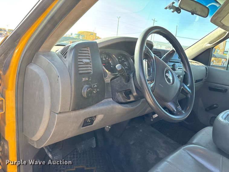 image for item ER4773 2012 Chevrolet Silverado 2500HD utility bed pickup truck