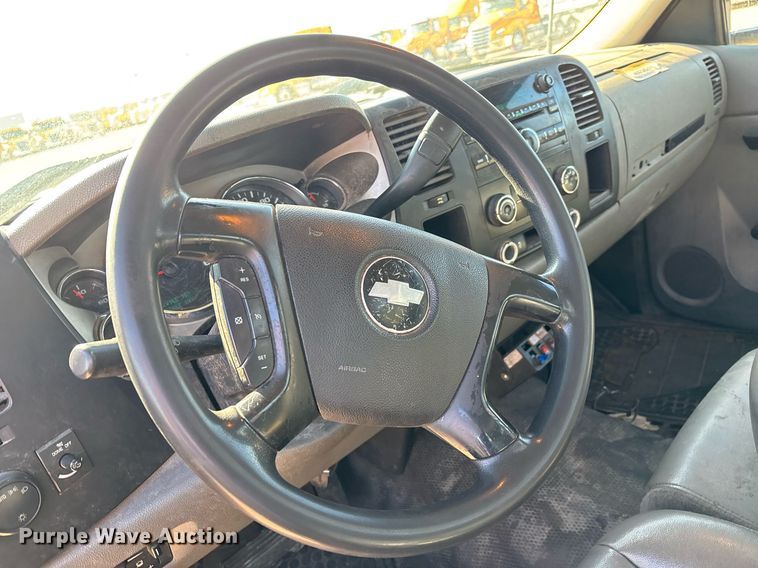 image for item ER4773 2012 Chevrolet Silverado 2500HD utility bed pickup truck