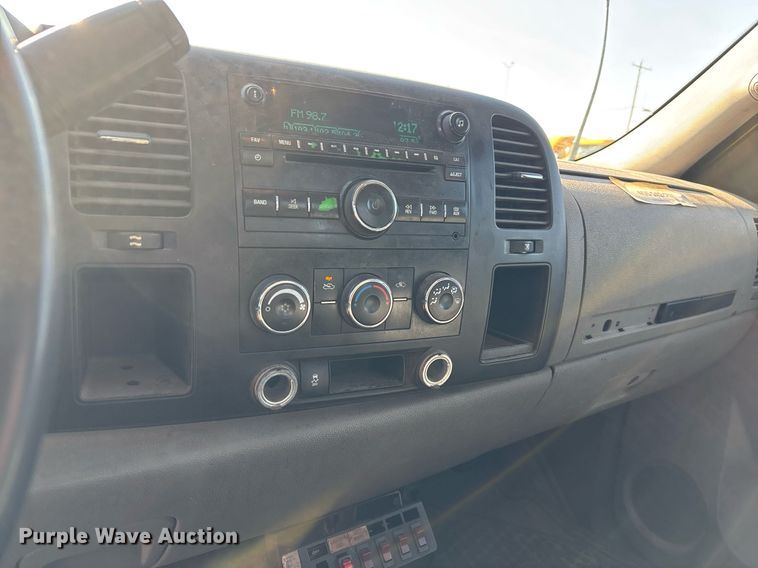 image for item ER4773 2012 Chevrolet Silverado 2500HD utility bed pickup truck