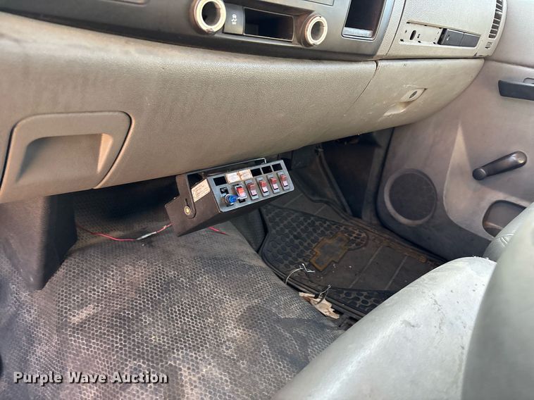 image for item ER4773 2012 Chevrolet Silverado 2500HD utility bed pickup truck