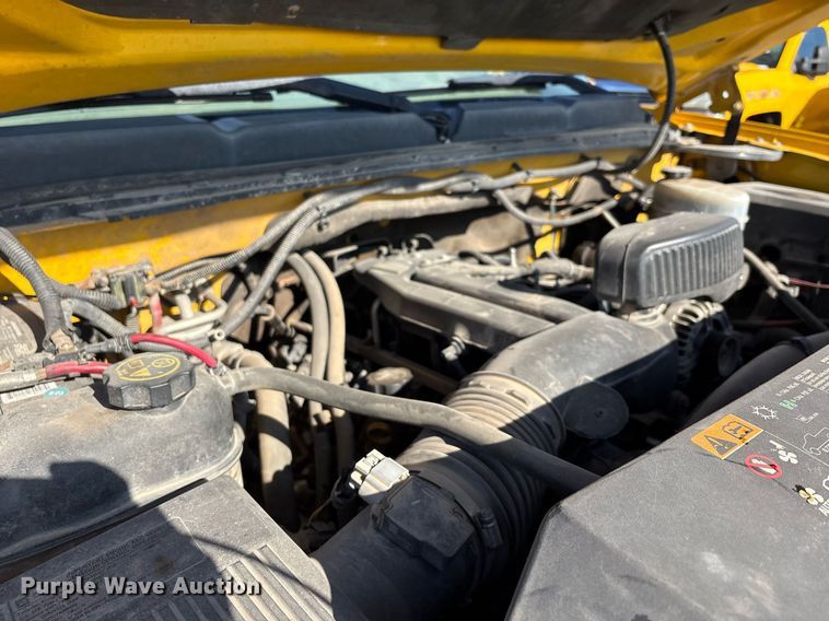 image for item ER4773 2012 Chevrolet Silverado 2500HD utility bed pickup truck