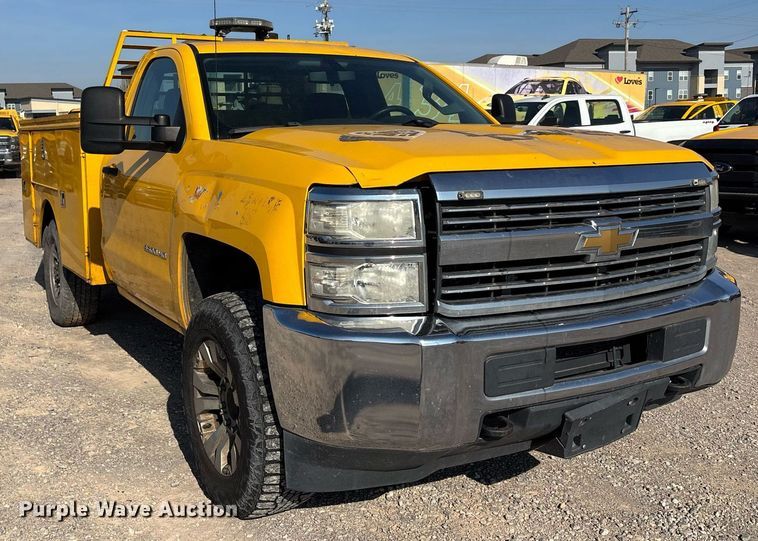 image for item ER4780 2015 Chevrolet Silverado 3500HD utility bed pickup truck