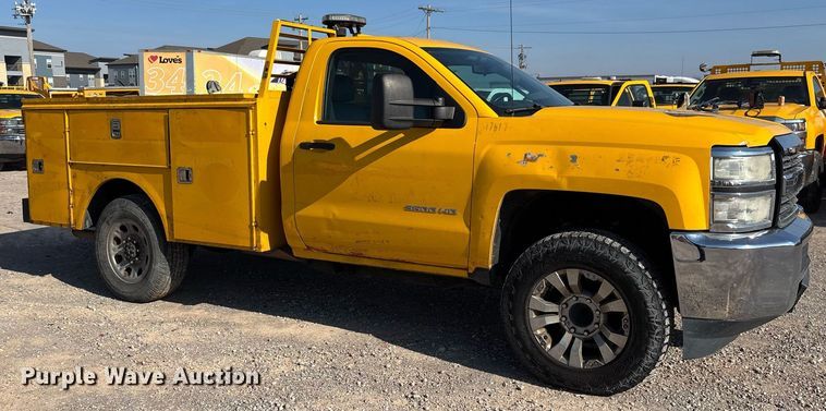 image for item ER4780 2015 Chevrolet Silverado 3500HD utility bed pickup truck