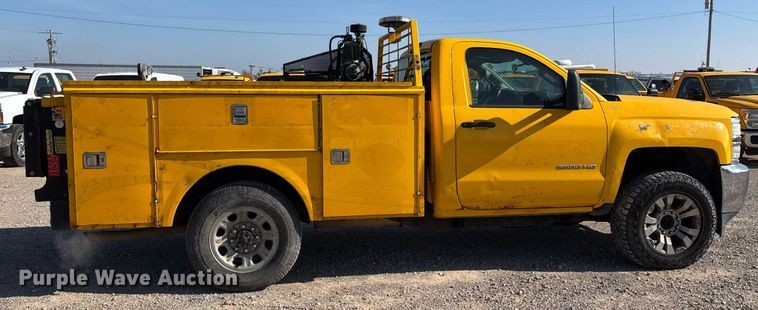 image for item ER4780 2015 Chevrolet Silverado 3500HD utility bed pickup truck