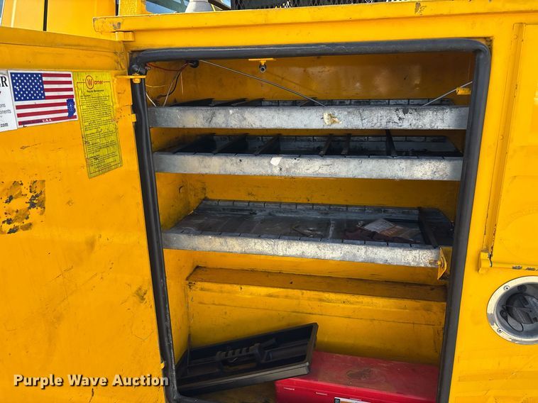 image for item ER4780 2015 Chevrolet Silverado 3500HD utility bed pickup truck