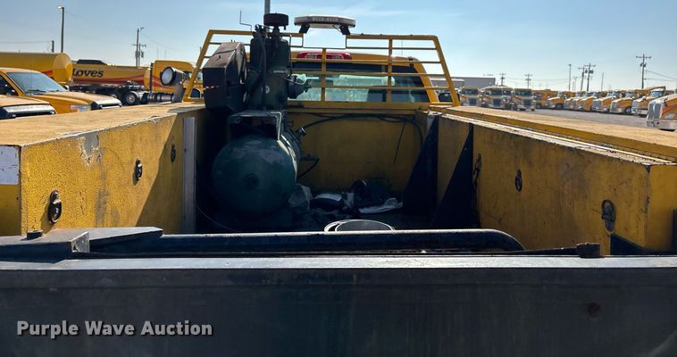 image for item ER4780 2015 Chevrolet Silverado 3500HD utility bed pickup truck