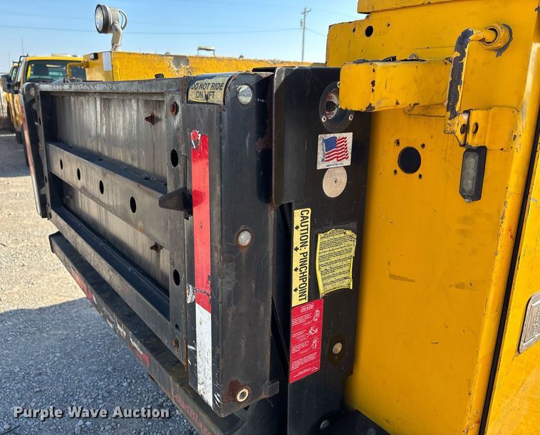 image for item ER4780 2015 Chevrolet Silverado 3500HD utility bed pickup truck