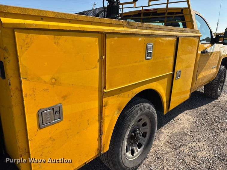 image for item ER4780 2015 Chevrolet Silverado 3500HD utility bed pickup truck