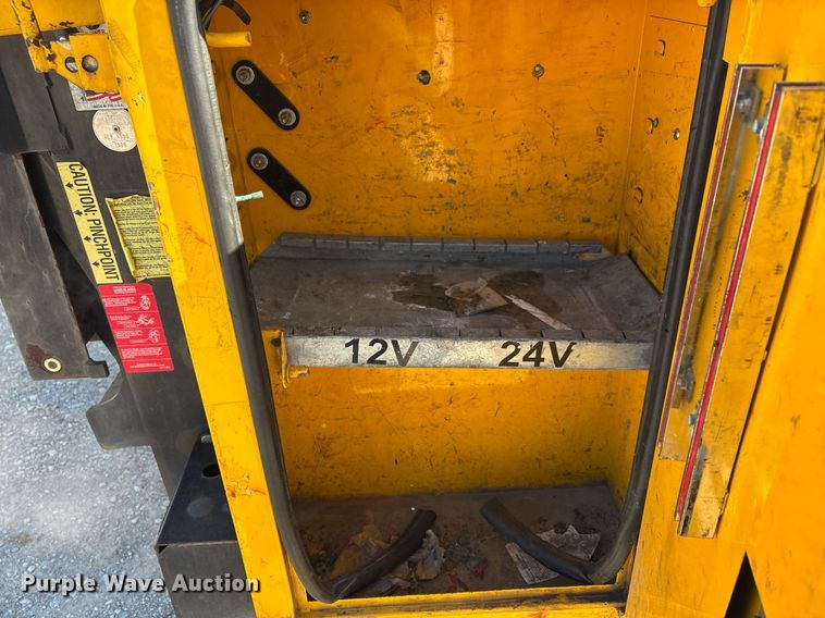 image for item ER4780 2015 Chevrolet Silverado 3500HD utility bed pickup truck