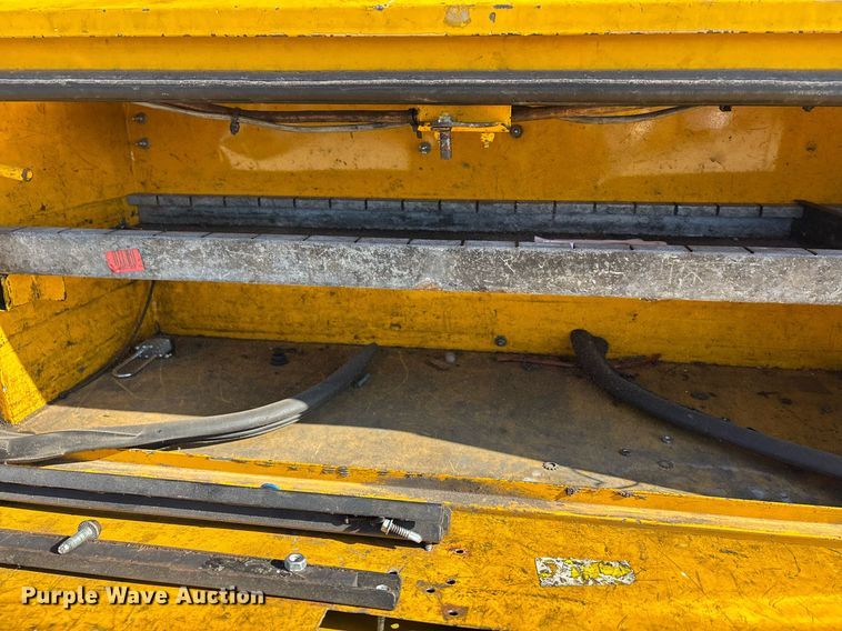 image for item ER4780 2015 Chevrolet Silverado 3500HD utility bed pickup truck