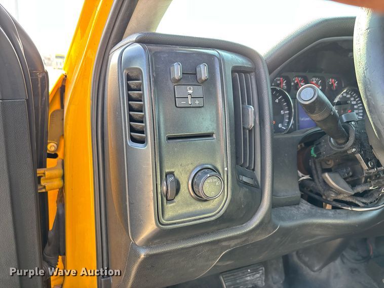 image for item ER4780 2015 Chevrolet Silverado 3500HD utility bed pickup truck