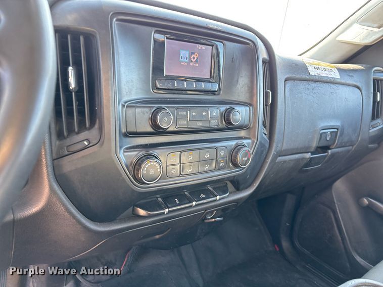 image for item ER4780 2015 Chevrolet Silverado 3500HD utility bed pickup truck