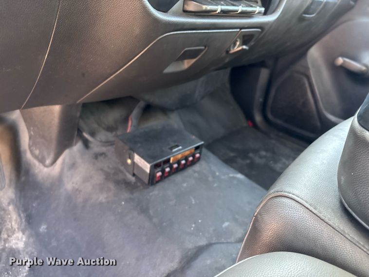 image for item ER4780 2015 Chevrolet Silverado 3500HD utility bed pickup truck