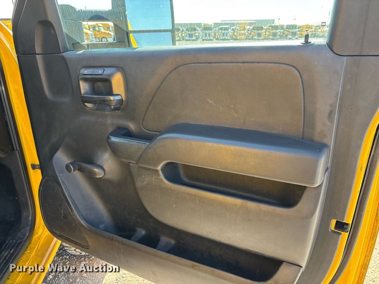 image for item ER4780 2015 Chevrolet Silverado 3500HD utility bed pickup truck