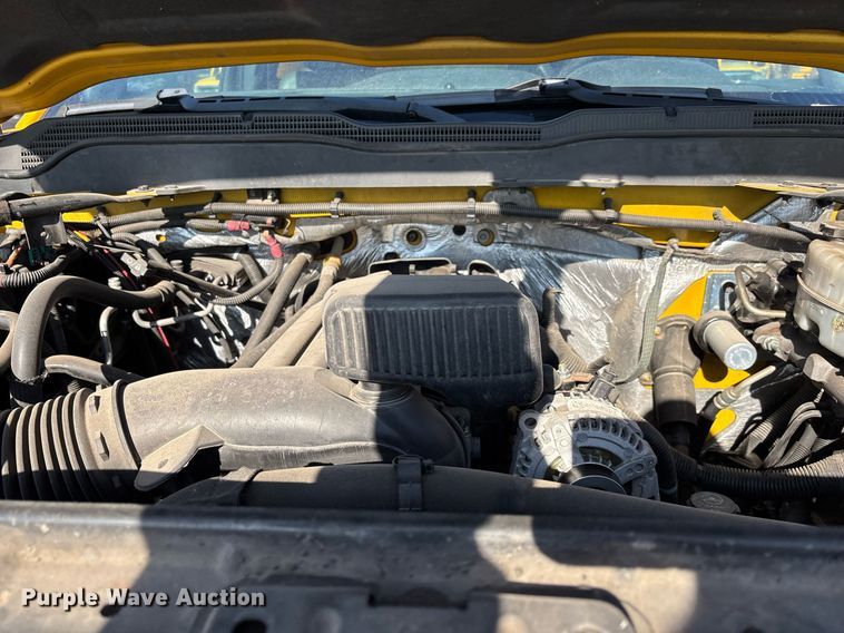 image for item ER4780 2015 Chevrolet Silverado 3500HD utility bed pickup truck