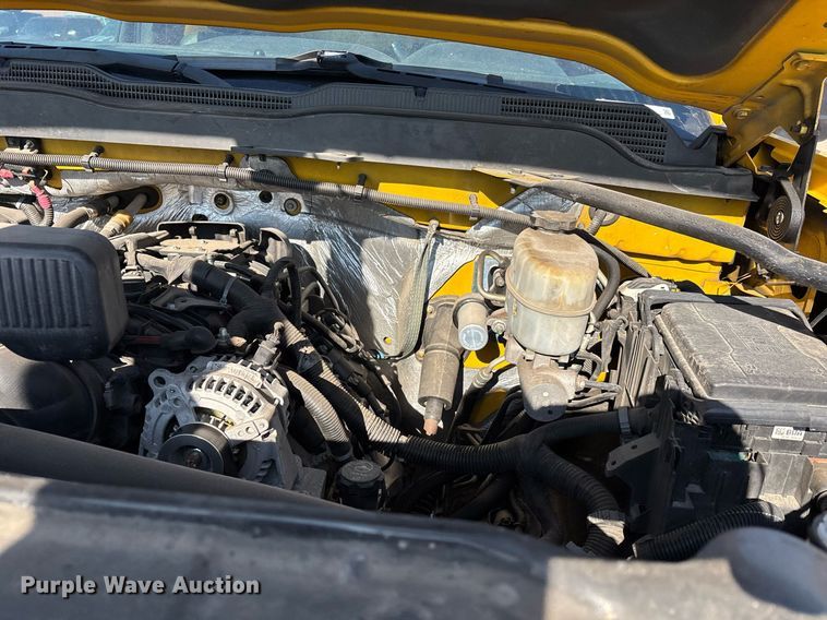 image for item ER4780 2015 Chevrolet Silverado 3500HD utility bed pickup truck