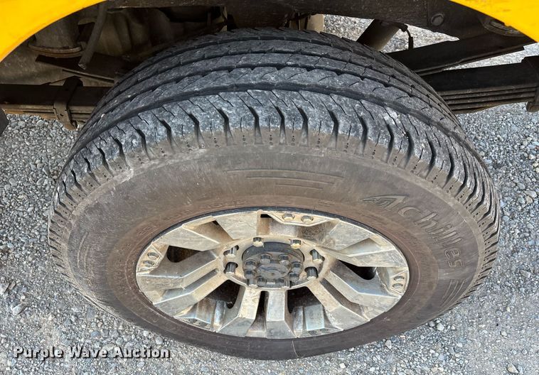 image for item ER4780 2015 Chevrolet Silverado 3500HD utility bed pickup truck