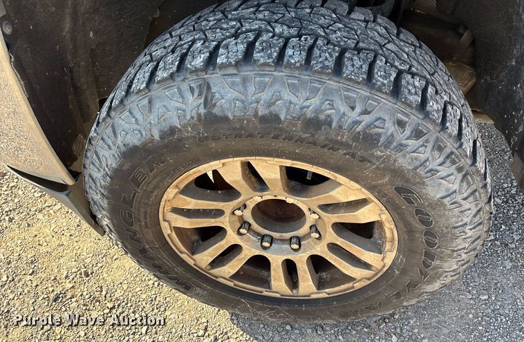 image for item ER4780 2015 Chevrolet Silverado 3500HD utility bed pickup truck