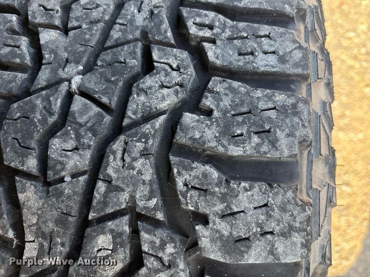 image for item ER4780 2015 Chevrolet Silverado 3500HD utility bed pickup truck