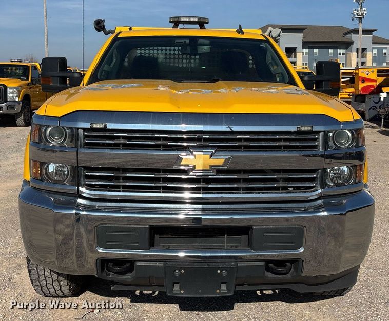 image for item ER4781 2017 Chevrolet Silverado 3500HD utility bed pickup truck