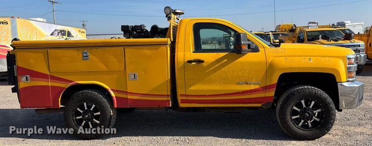 image for item ER4781 2017 Chevrolet Silverado 3500HD utility bed pickup truck