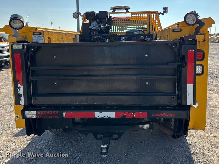 image for item ER4781 2017 Chevrolet Silverado 3500HD utility bed pickup truck