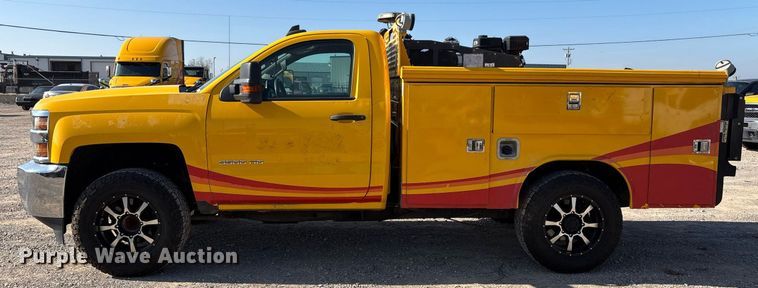 image for item ER4781 2017 Chevrolet Silverado 3500HD utility bed pickup truck