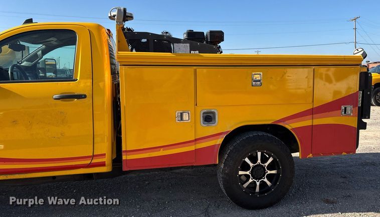 image for item ER4781 2017 Chevrolet Silverado 3500HD utility bed pickup truck