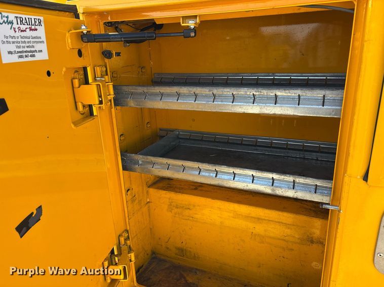 image for item ER4781 2017 Chevrolet Silverado 3500HD utility bed pickup truck