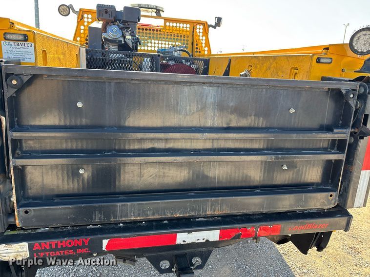 image for item ER4781 2017 Chevrolet Silverado 3500HD utility bed pickup truck