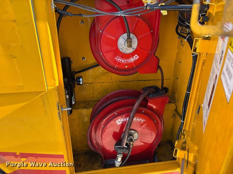 image for item ER4781 2017 Chevrolet Silverado 3500HD utility bed pickup truck