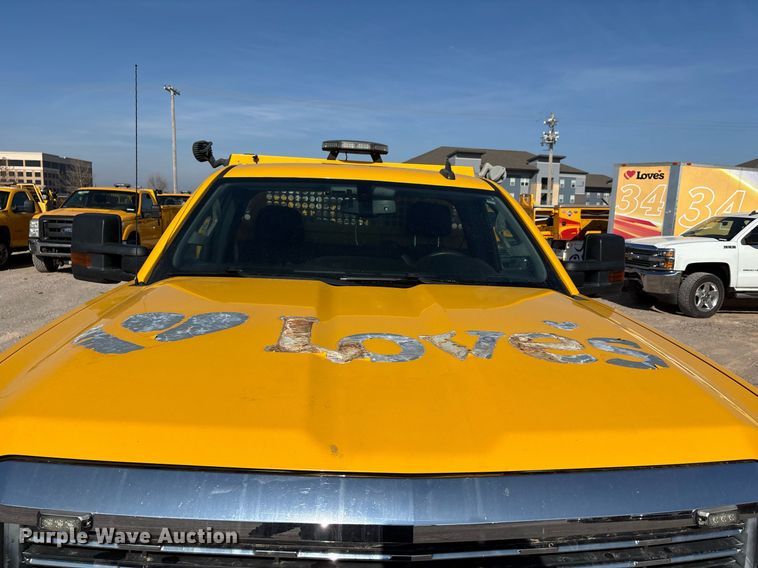 image for item ER4781 2017 Chevrolet Silverado 3500HD utility bed pickup truck