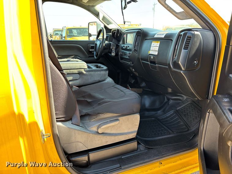 image for item ER4781 2017 Chevrolet Silverado 3500HD utility bed pickup truck