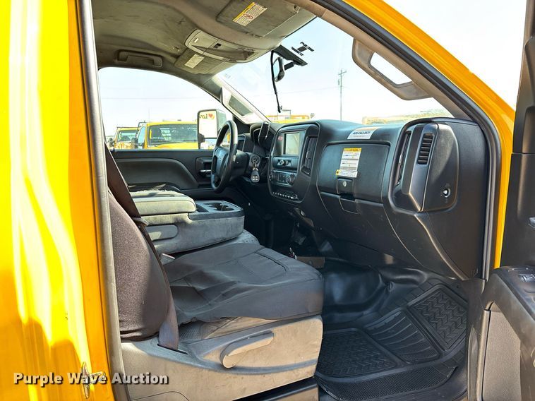 image for item ER4781 2017 Chevrolet Silverado 3500HD utility bed pickup truck