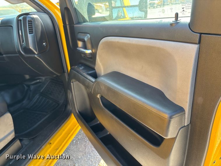 image for item ER4781 2017 Chevrolet Silverado 3500HD utility bed pickup truck