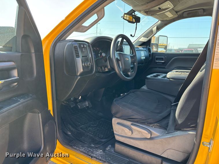 image for item ER4781 2017 Chevrolet Silverado 3500HD utility bed pickup truck