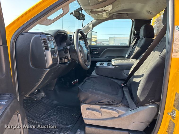 image for item ER4781 2017 Chevrolet Silverado 3500HD utility bed pickup truck