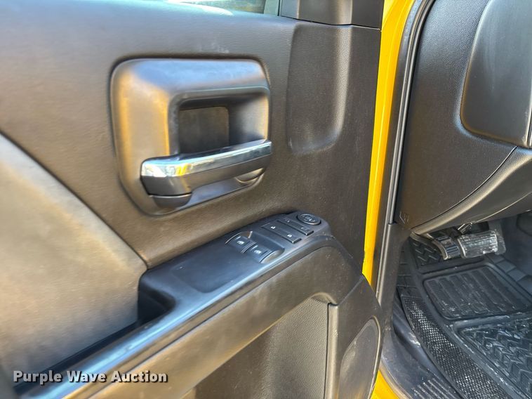 image for item ER4781 2017 Chevrolet Silverado 3500HD utility bed pickup truck