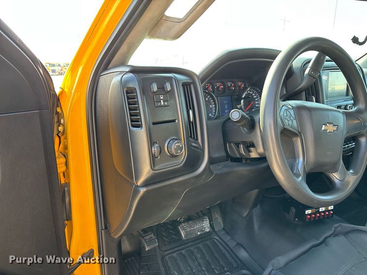 image for item ER4781 2017 Chevrolet Silverado 3500HD utility bed pickup truck