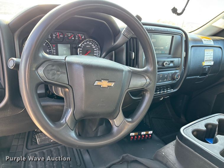 image for item ER4781 2017 Chevrolet Silverado 3500HD utility bed pickup truck