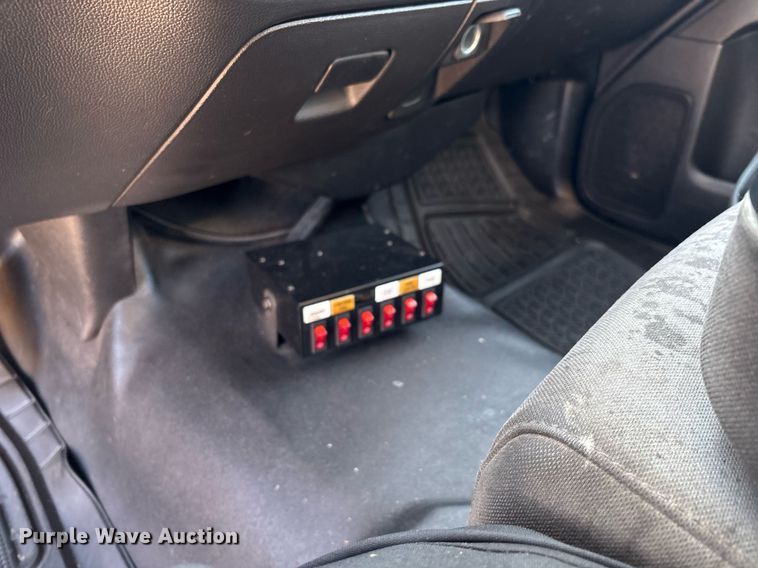 image for item ER4781 2017 Chevrolet Silverado 3500HD utility bed pickup truck