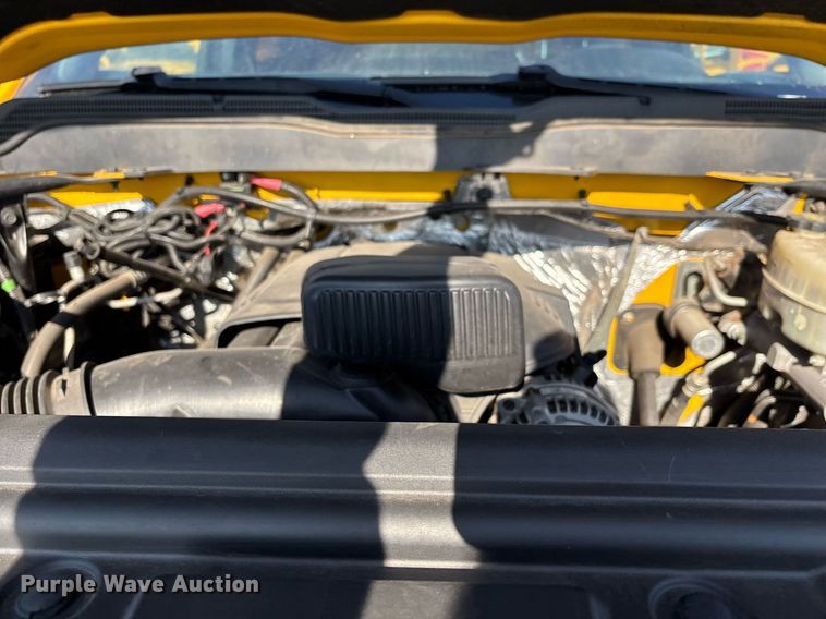 image for item ER4781 2017 Chevrolet Silverado 3500HD utility bed pickup truck