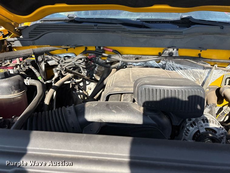 image for item ER4781 2017 Chevrolet Silverado 3500HD utility bed pickup truck