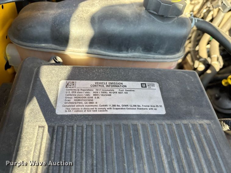 image for item ER4781 2017 Chevrolet Silverado 3500HD utility bed pickup truck